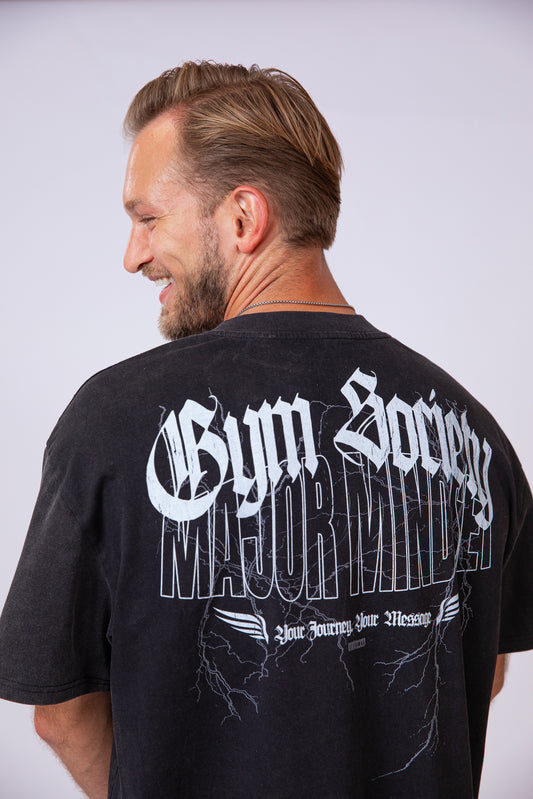 Oversized T-Shirt im Washed Look von hinten mit Gothic Backprint