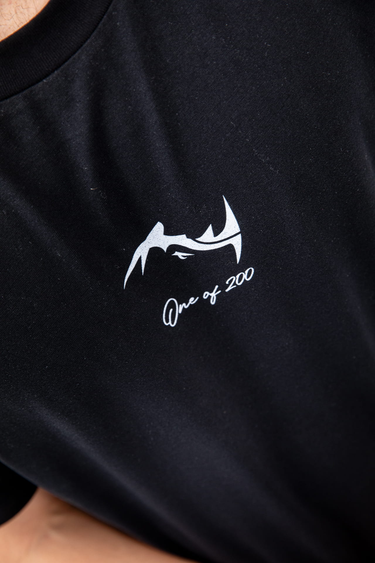 Oversized T-Shirt "One of 200" Close-up Logo und Frontprint von vorne