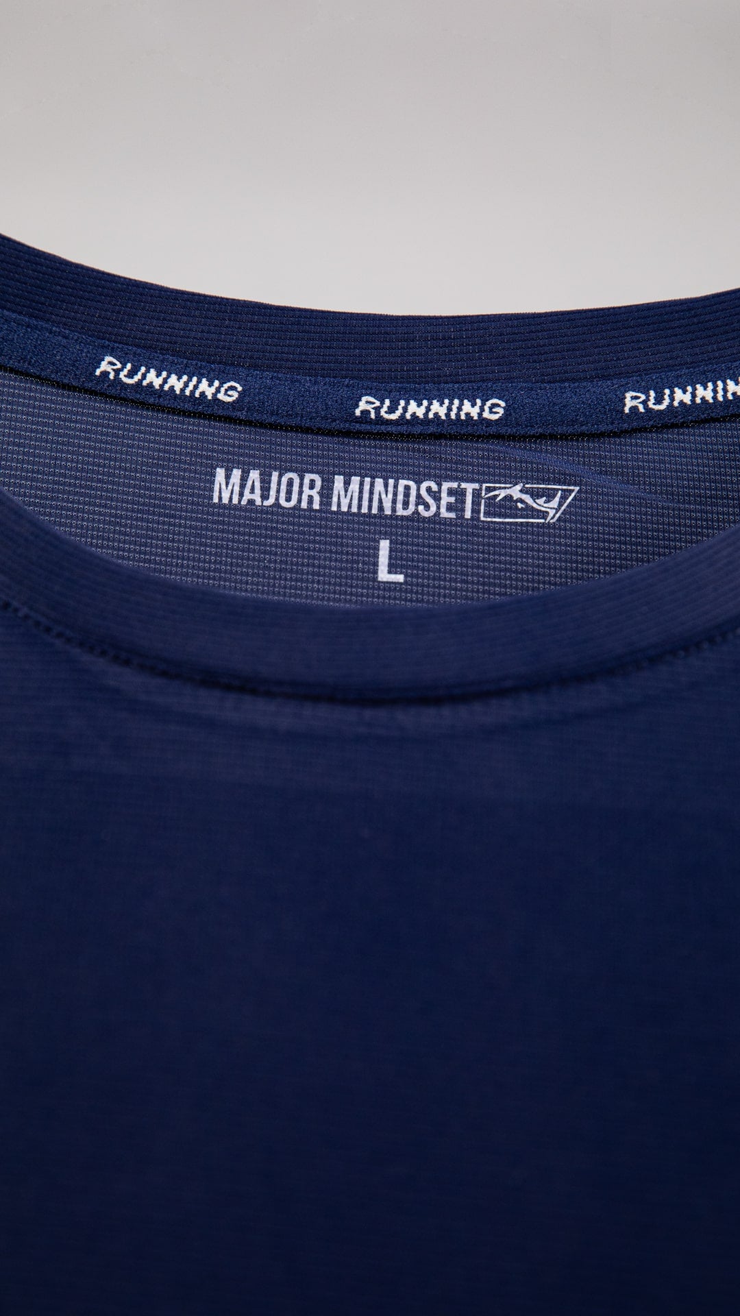 Major Mindset Running Shirt, funktionales Sport-T-Shirt, navyblau, Close-up Innen-Aufschrift