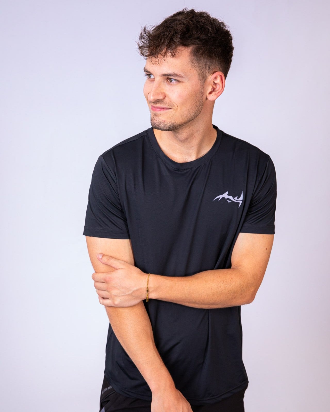 Major Mindset Running Shirt, funktionales Sport-T-Shirt, schwarz, frontal, Arme verschränkt