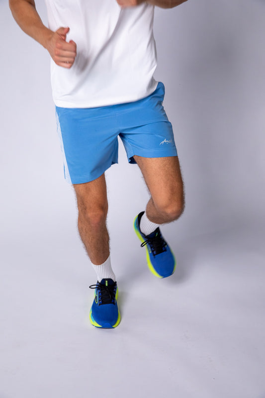 Shorts für Herren von Major Mindset von vorne, Model joggend